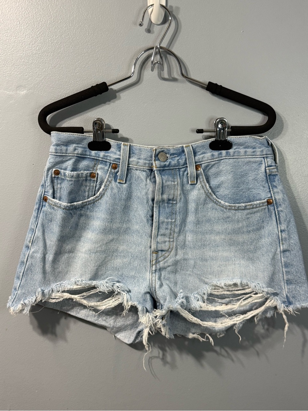 Levi’s Original 501 Button Up Shorts Distressed Women’s Shorts Size 28‎